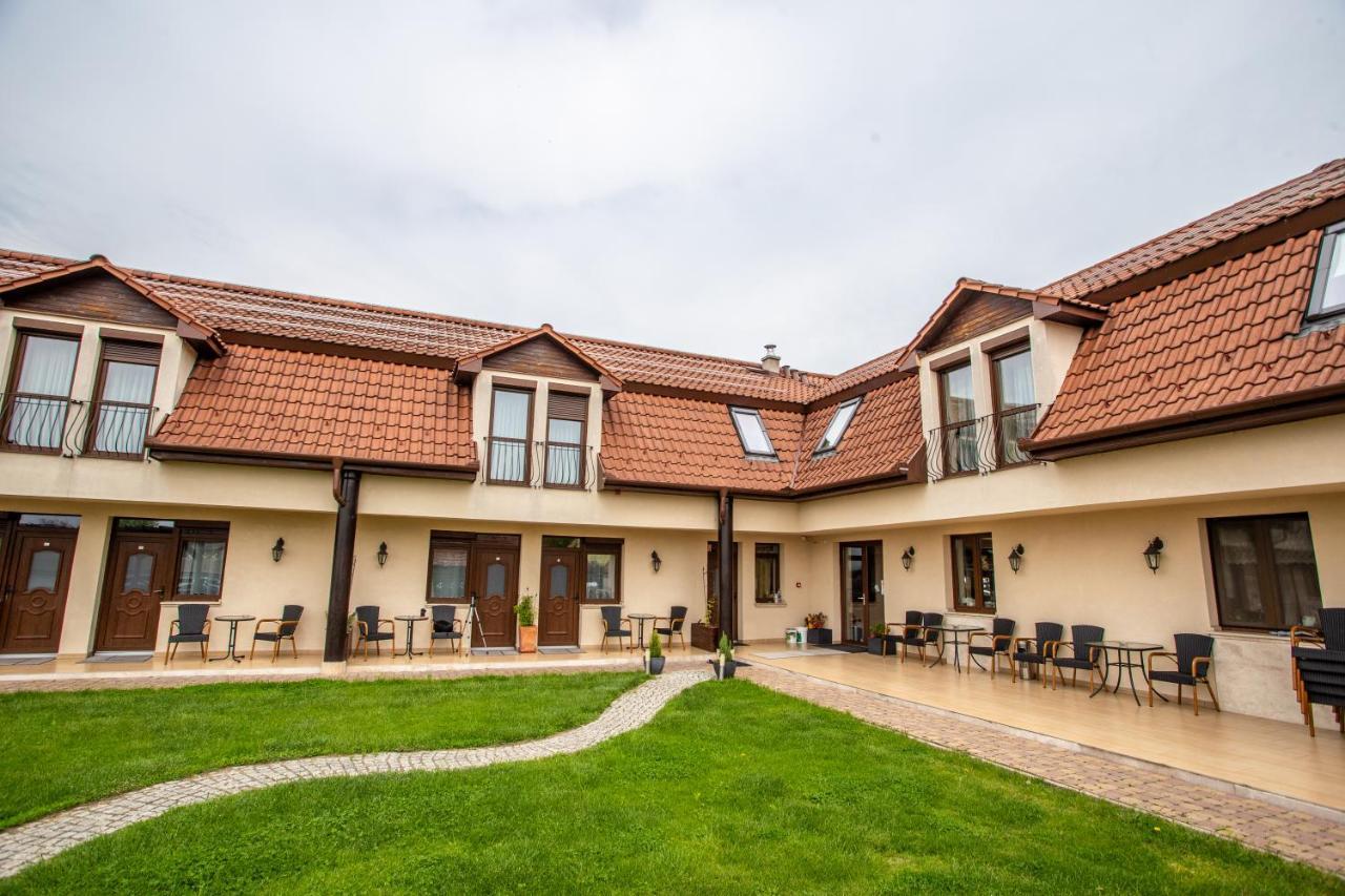 Bed and Breakfast Petreny Borpanzio Egerszalók Exteriér fotografie