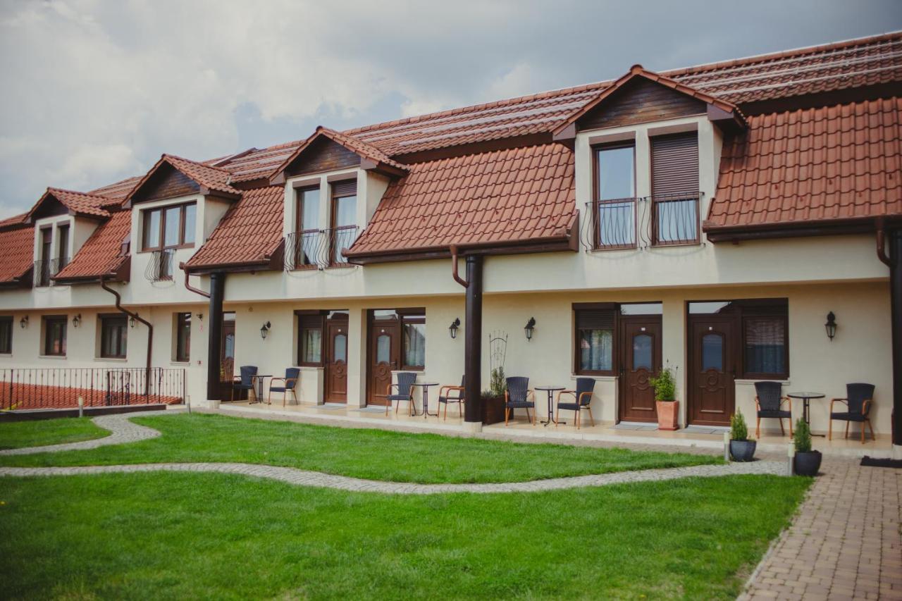 Bed and Breakfast Petreny Borpanzio Egerszalók Exteriér fotografie