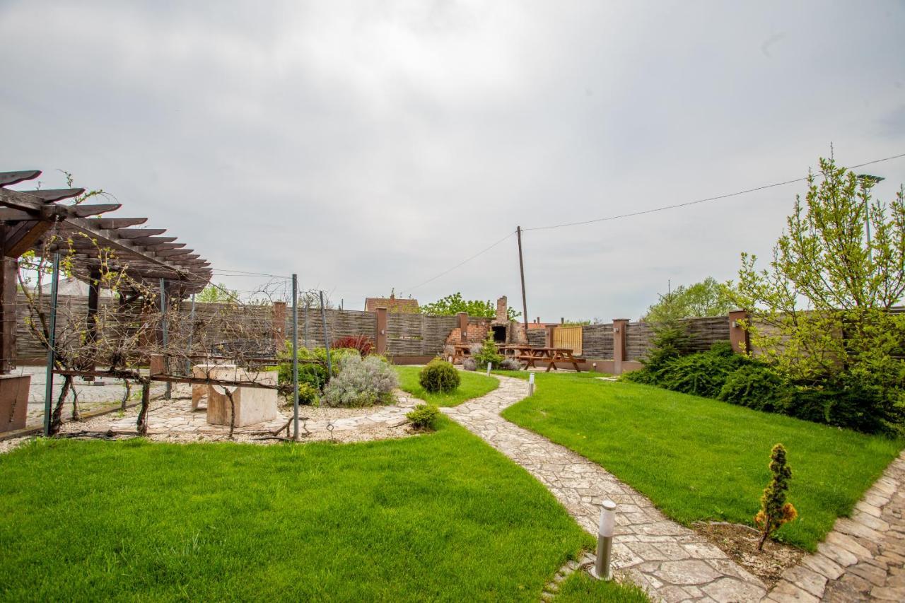 Bed and Breakfast Petreny Borpanzio Egerszalók Exteriér fotografie