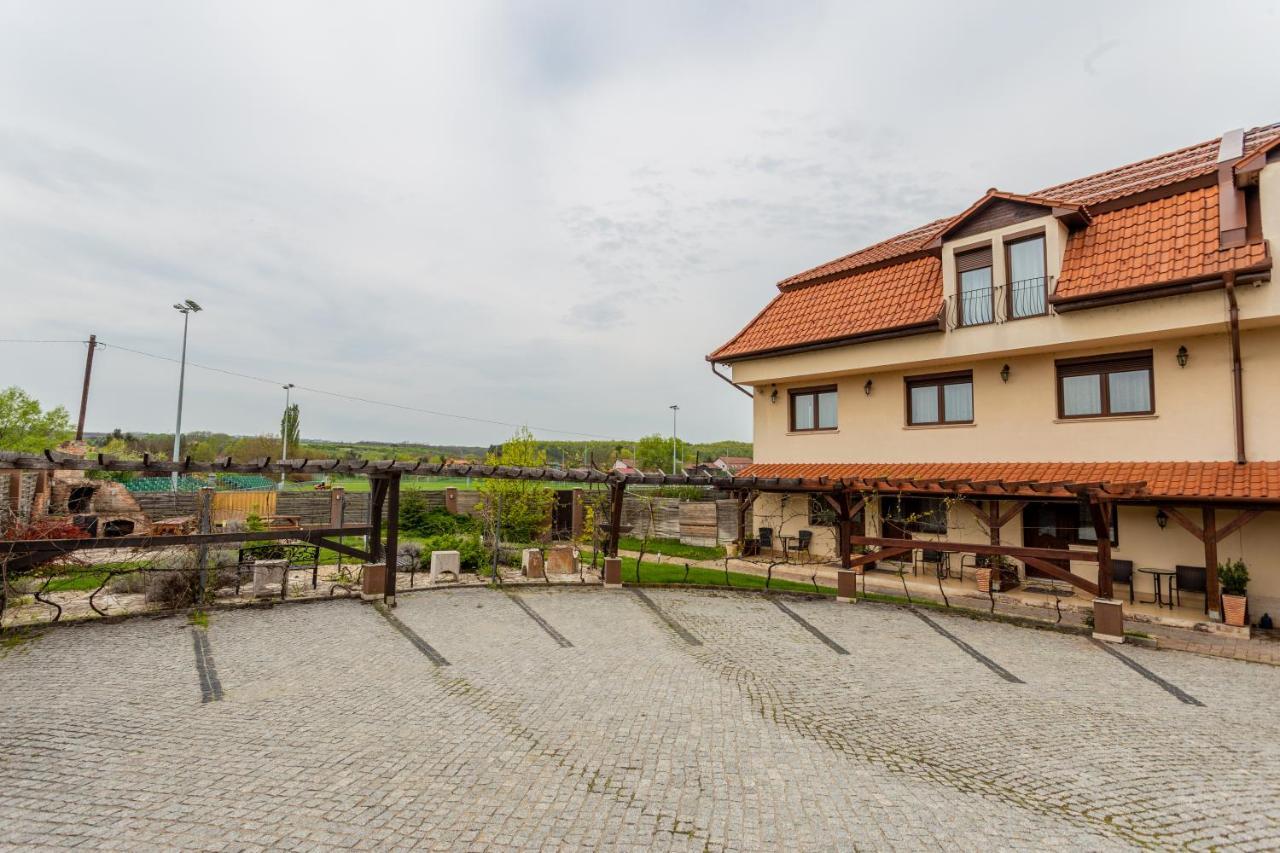 Bed and Breakfast Petreny Borpanzio Egerszalók Exteriér fotografie